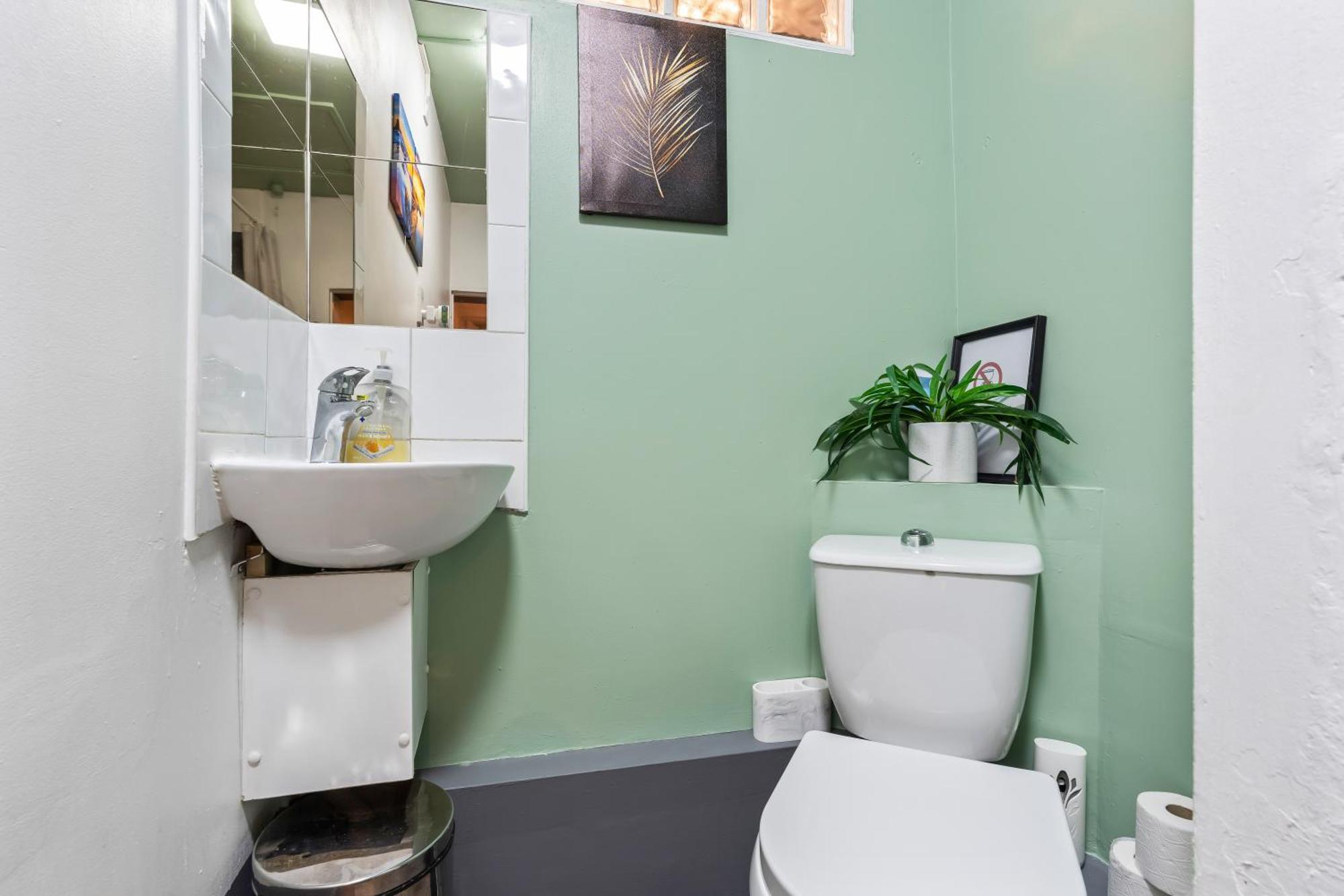 Comfy 4Br House Close To Subway London Exteriör bild
