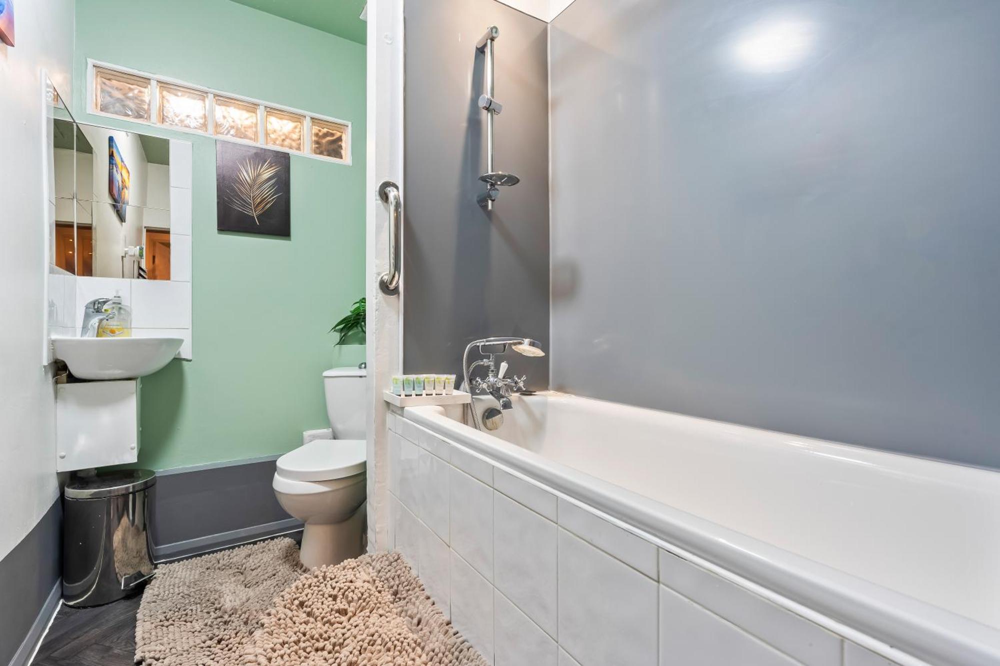 Comfy 4Br House Close To Subway London Exteriör bild